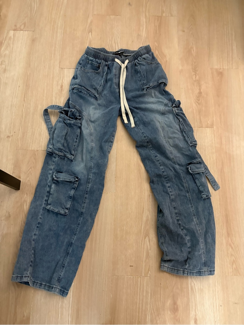 Fashion Nova Washed Light Blue Wide-Leg Cargo Jeans - Picture 5 of 6